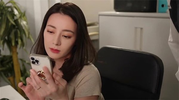 AI-迪丽热巴-热情奔放的女上司